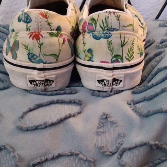Vans $20 or make a offer. White and Blue Sneakers Classic Canvas Style - Picture 2 of 11